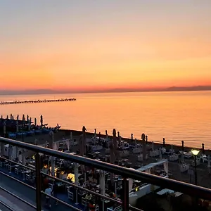 https://studios-aigialos.hotelschalkidiki.net